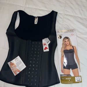 Black Body shaper latex outside vest with 3 steps of closure.